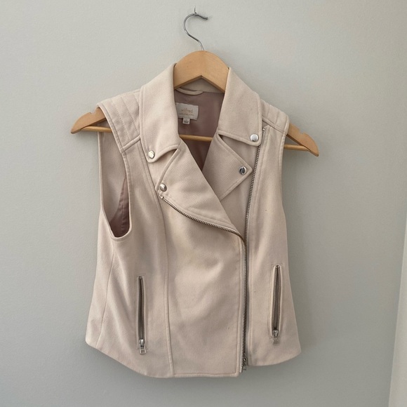 Cream aritzia vest. Size 6 ( medium ) - Picture 1 of 3